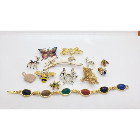 Vintage Lot Brooch Bracelet Insects Scarabs Animals Butterflies Bunny Bird Bees - Picture 1 of 16